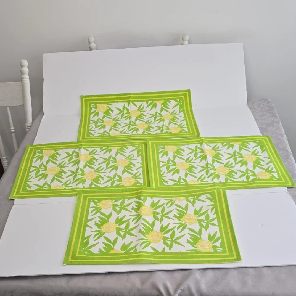 Pomegranate Set Of 4 Green Yellow Floral 100% Cotton Placemats